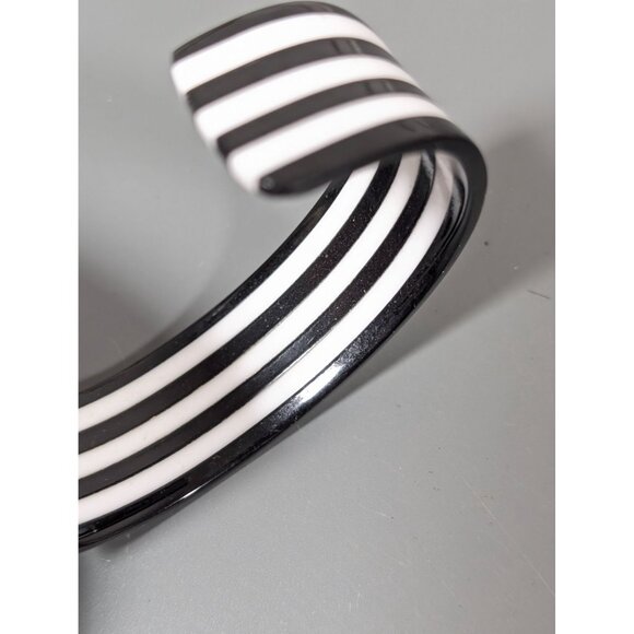 Black White Stripe Lucite Cuff Bracelet 6.5" Classic Modernist - Picture 7 of 8